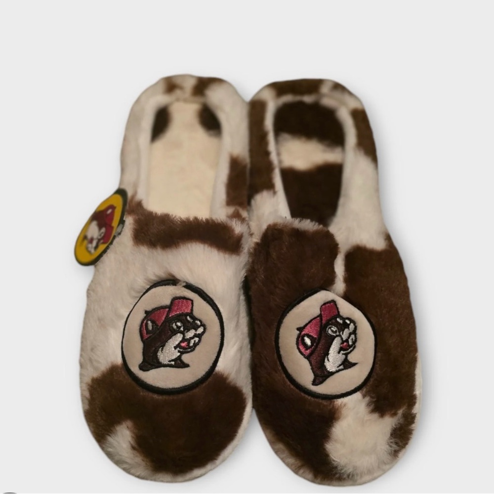 🦫 Bucee’s Brown & White Print Furry Slippers